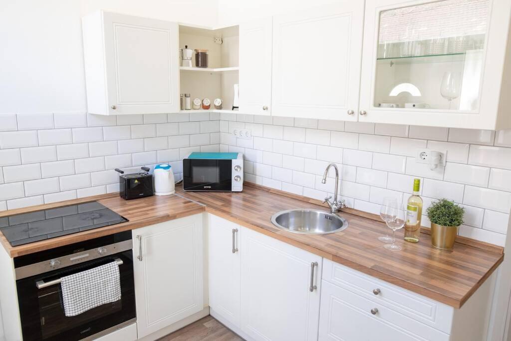 N28 Studio Next To Andrassy Boulevard. Будапеща Екстериор снимка